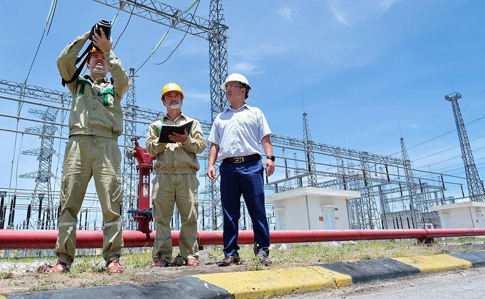 Ông Phạm Quang Hòa – Phó Giám đốc PTC1 kiểm tra công tác vận hành trạm biến áp Ông Phạm Quang Hòa – Phó Giám đốc PTC1 kiểm tra công tác vận hành trạm biến áp