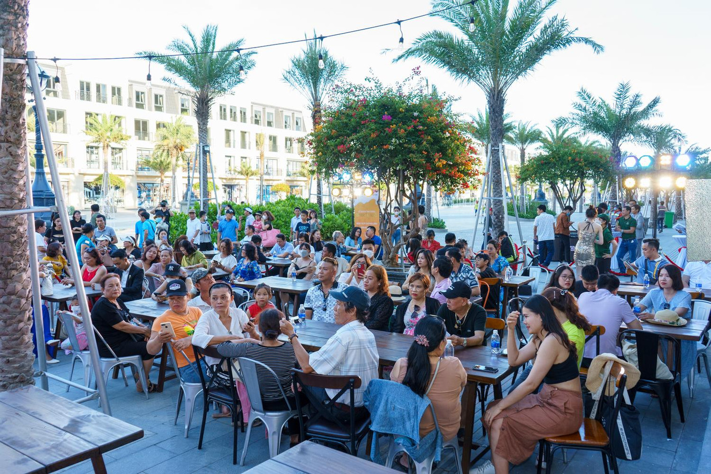 MerryLand Quy Nhơn đón hàng ngàn du khách dịp cuối tuần