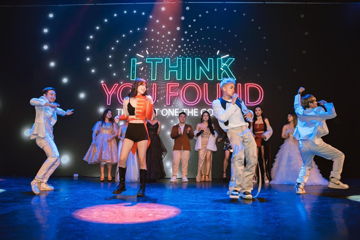 Trọng Hiếu ra mắt ca khúc mới tại qua phần kết hợp cùng Top 9 thí sinh Sing Out Loud Trọng Hiếu ra mắt ca khúc mới tại qua phần kết hợp cùng Top 9 thí sinh Sing Out Loud