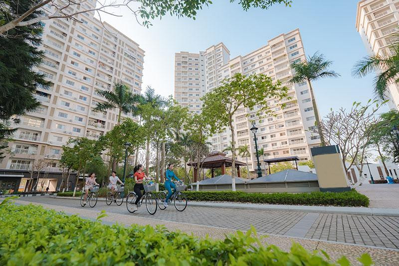 Không gian trung tâm dự án được bố trí trải đều các tiện ích như: Phòng Gym, Yoga, hồ bơi,... giúp cư dân dễ dàng tiếp cận để duy trì lối sống lành mạnh hàng ngày.