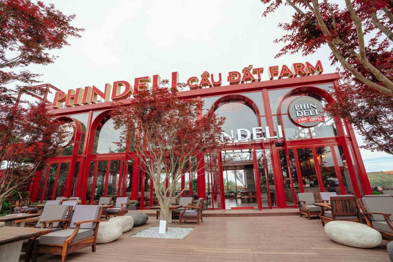 PhinDeli Cầu Đất Farm đã trở thành một điểm đến hàng đầu cho du khách và những người yêu cà phê khi đến Đà Lạt