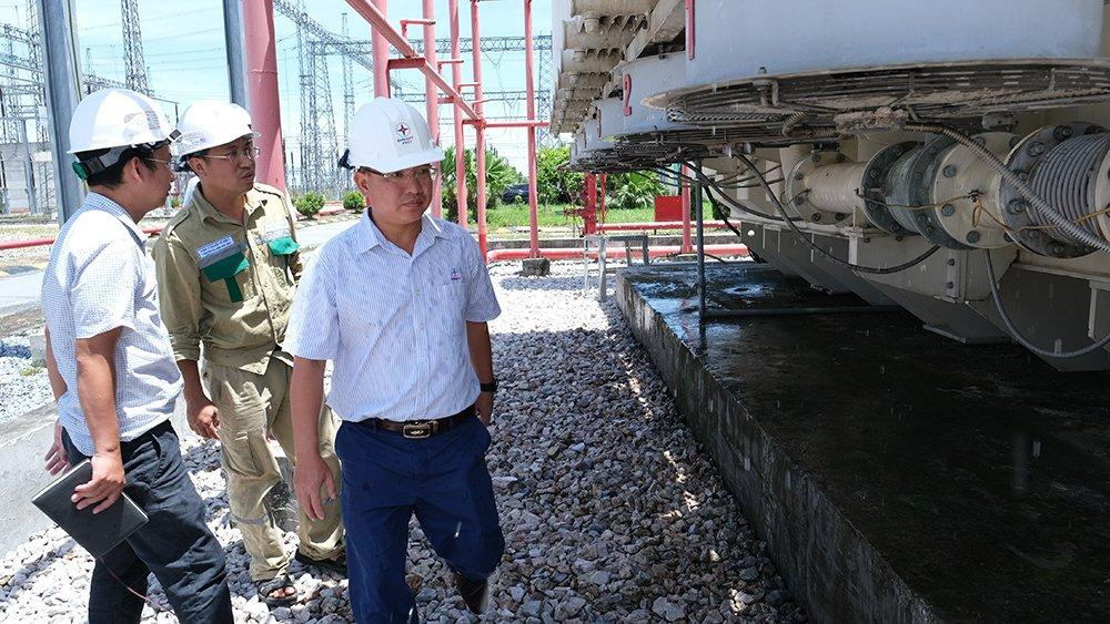 Ông Phạm Quang Hòa - Phó giám đốc PTC1 kiểm tra hệ thống làm mát máy biến AT3 tại TBA 500kV Tây Hà Nội, tháng 6/2022 Ông Phạm Quang Hòa - Phó giám đốc PTC1 kiểm tra hệ thống làm mát máy biến AT3 tại TBA 500kV Tây Hà Nội, tháng 6/2022