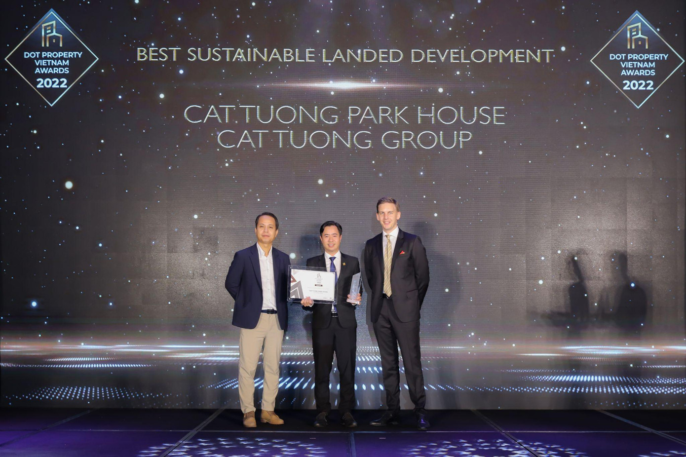 Ông Vũ Thái Bình đại diện Cát Tường Group, nhận giải thưởng “Best Sustainable Landed Development Vietnam 2022” - Dự Án Bất Động Sản Liền Thổ Phát Triển Bền Vững Tốt Nhất