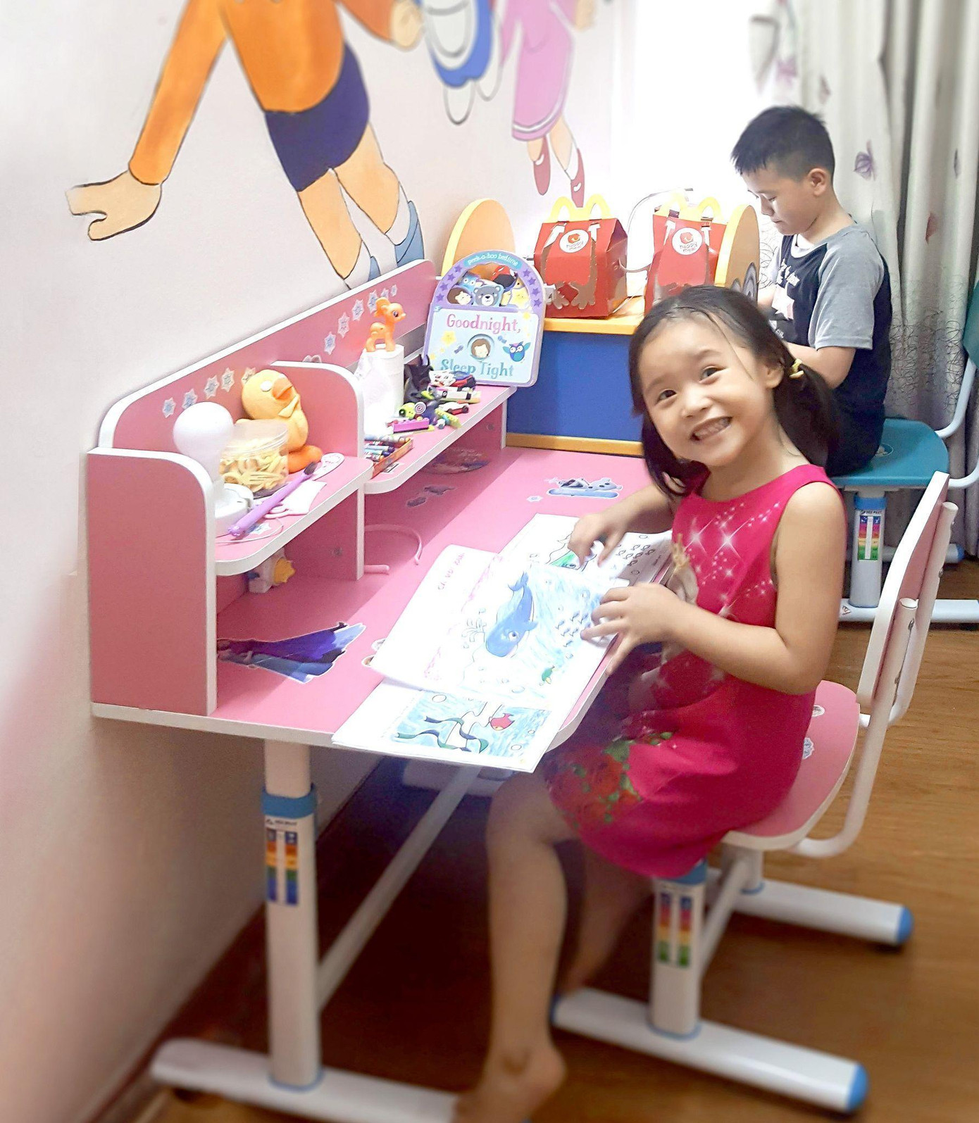 Bàn ghế, nội thất gắn liền với nhu cầu học tập, sinh hoạt của học sinh mỗi ngày Bàn ghế, nội thất gắn liền với nhu cầu học tập, sinh hoạt của học sinh mỗi ngày