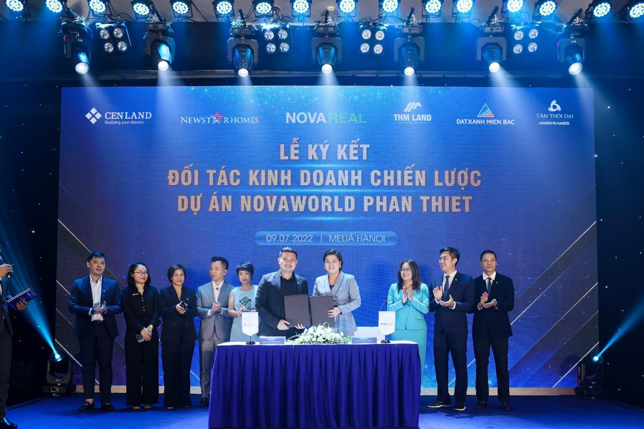 Đại diện NovaReal và Công ty Cổ phần Bất động sản Thế kỷ - Cen Land ký kết hợp tác Đại diện NovaReal và Công ty Cổ phần Bất động sản Thế kỷ - Cen Land ký kết hợp tác