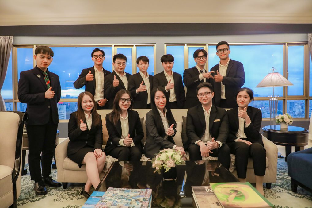 Sinh viên chương trình cử nhân Anh Quốc trong chuyến tham quan doanh nghiệp Sinh viên chương trình cử nhân Anh Quốc trong chuyến tham quan doanh nghiệp