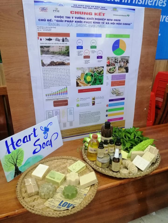 Sinh viên tham gia khởi nghiệp với các sản phẩm tự nhiên