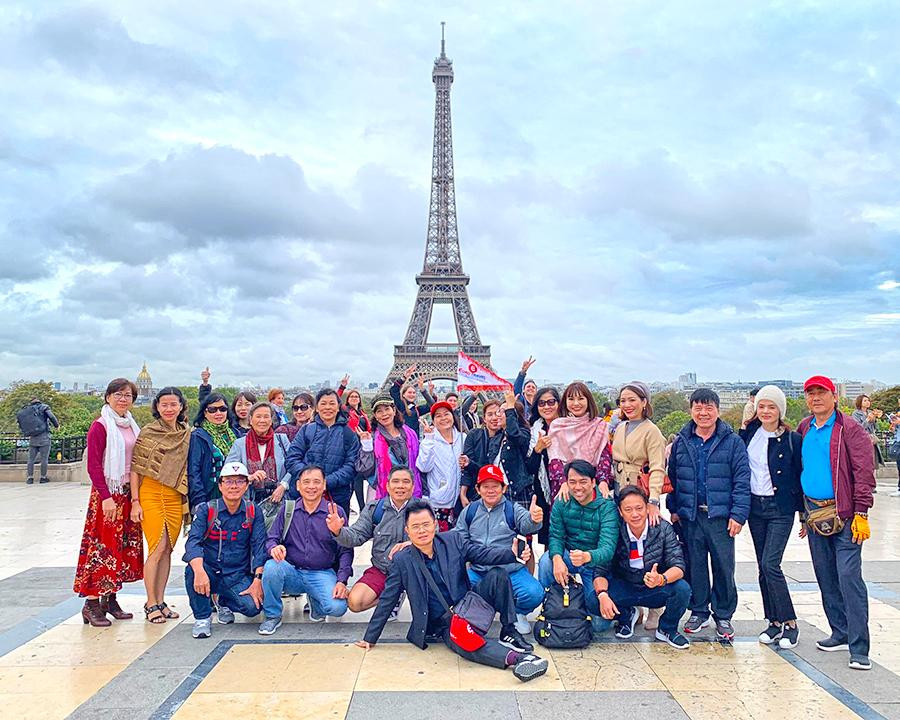 Du khách trải nghiệm mùa thu nước Pháp trong tiết trời mát mẻ dễ chịu (Ảnh EuroTravel)