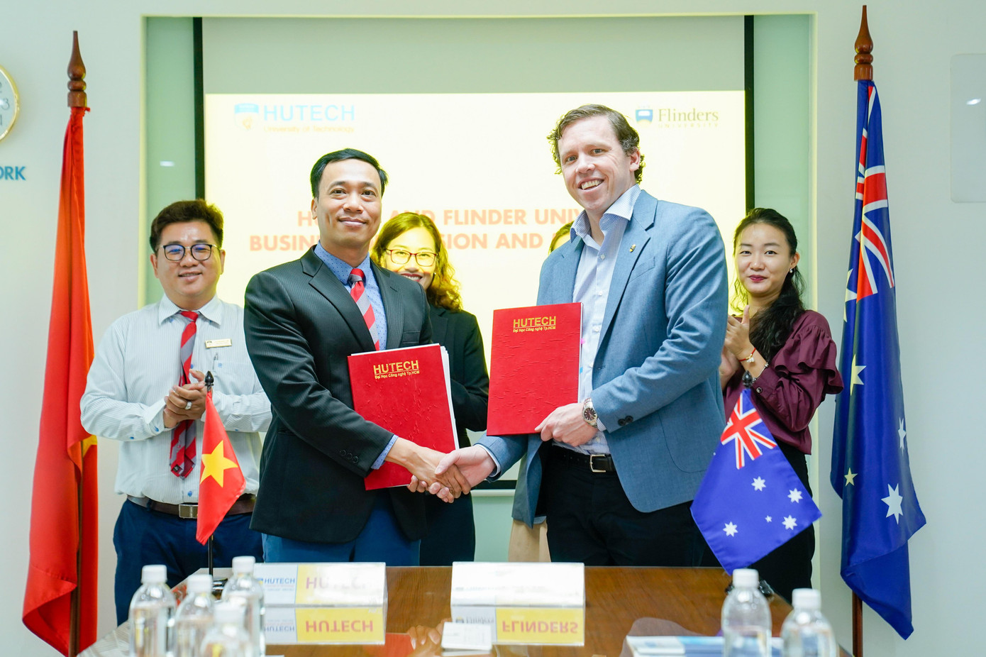 HUTECH ký kết MOU cùng ĐH Flinders (Australia)