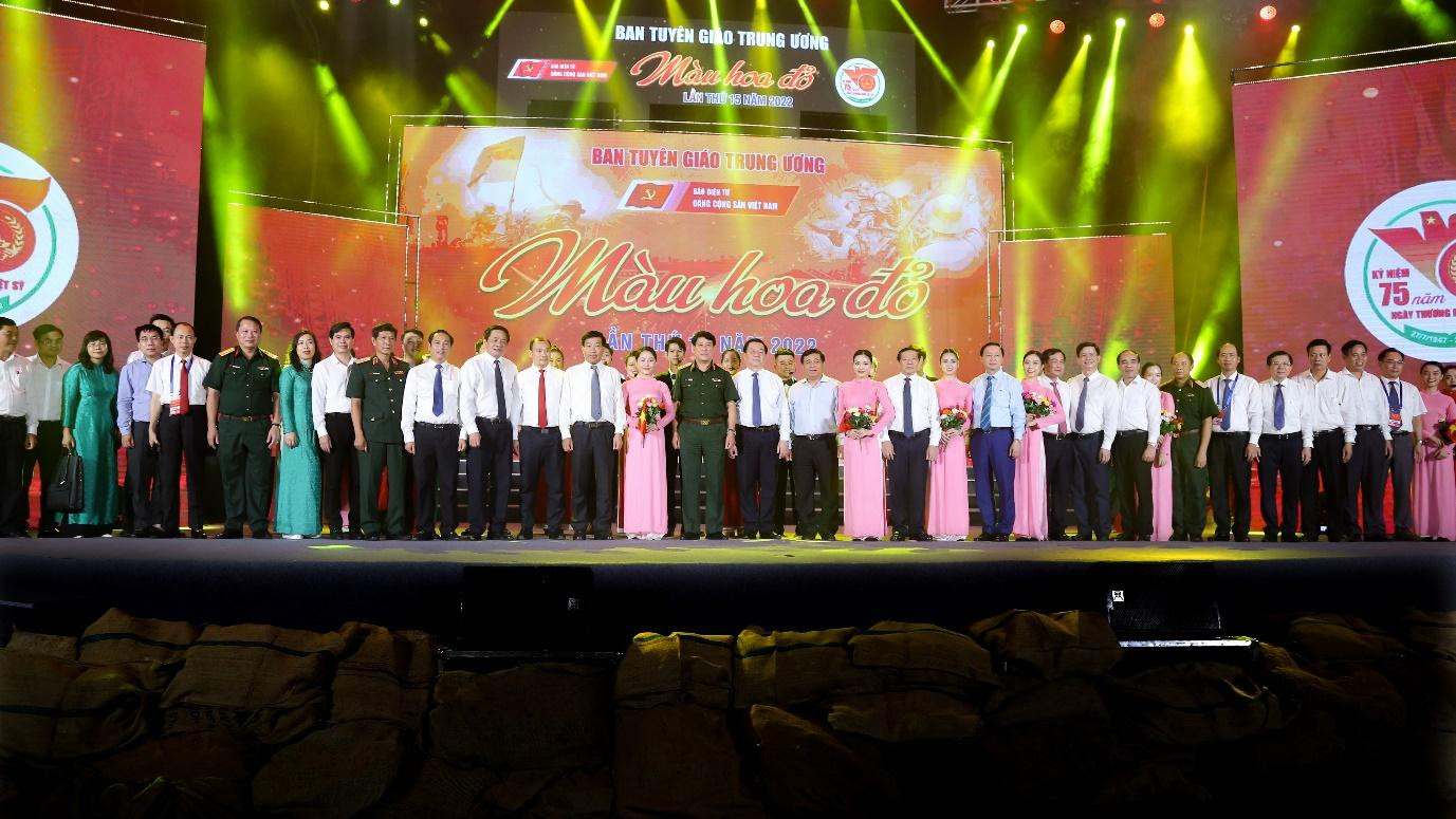 Trưởng ban Tuyên giáo Trung ương Nguyễn Trọng Nghĩa cùng lãnh đạo các bộ, ban, ngành Trưởng ban Tuyên giáo Trung ương Nguyễn Trọng Nghĩa cùng lãnh đạo các bộ, ban, ngành