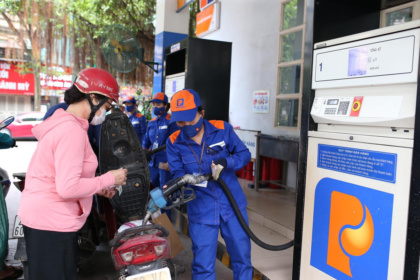 Petrolimex đã và sẽ tiếp tục nỗ lực, cố gắng, triển khai đồng bộ nhiều giải pháp để đảm bảo nguồn cung, bình ổn thị trường