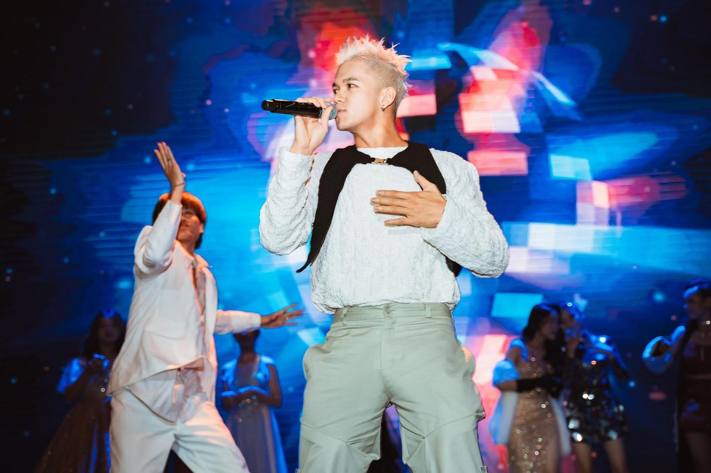 Trọng Hiếu xuất hiện tại Sing Out Loud với vai trò Ban giám khảo Trọng Hiếu xuất hiện tại Sing Out Loud với vai trò Ban giám khảo