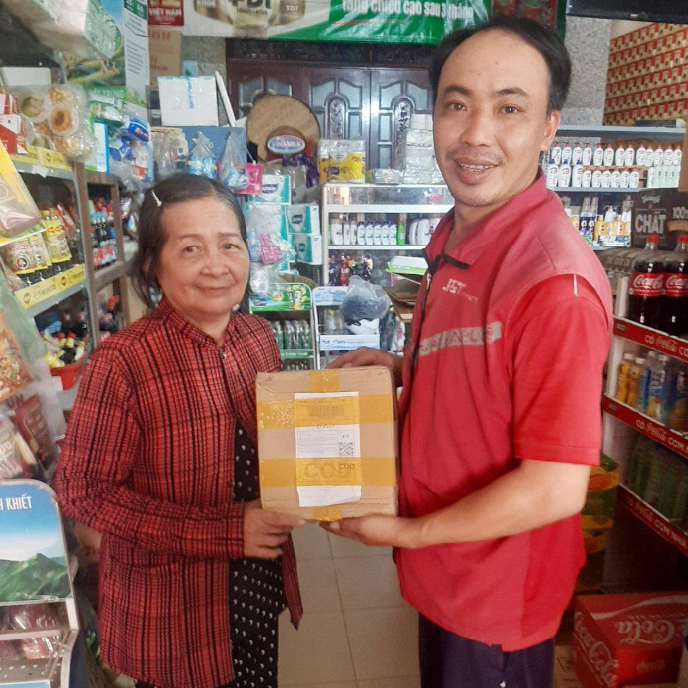 Anh Hải và nụ cười luôn thường trực sau mỗi đơn giao thành công