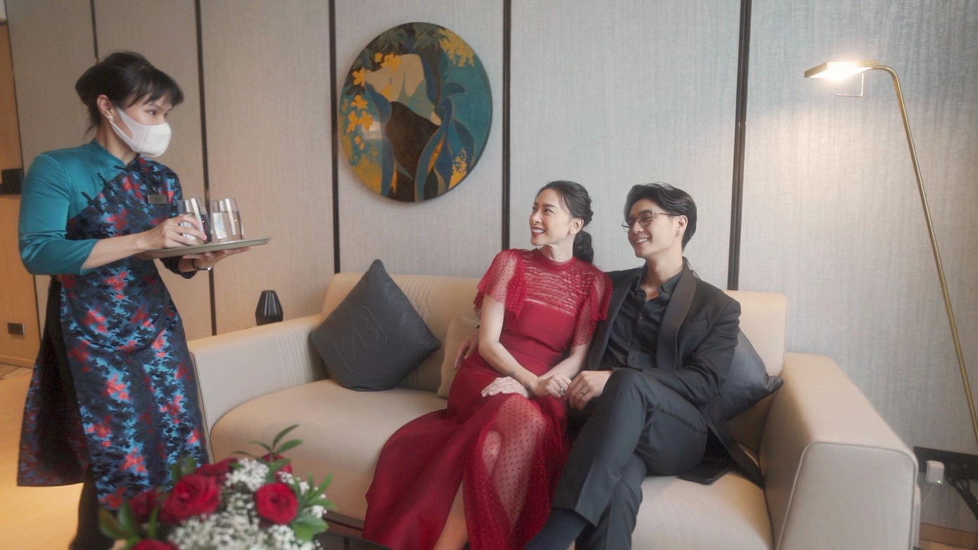 Ngô Thanh Vân và Huy Trần trong một buổi tham quan nhà mẫu một dự án bất động sản hàng hiệu tại trung tâm Q1, Tp.HCM. Ảnh: Grand Marina, Saigon