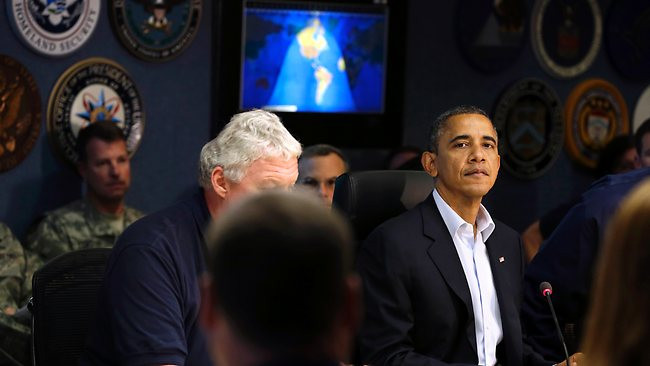 Tổng thống Obama tạm ngừng chiến dịch tranh cử để theo dõi diễn biến siêu bão Sandy. Tổng thống Obama tạm ngừng chiến dịch tranh cử để theo dõi diễn biến siêu bão Sandy