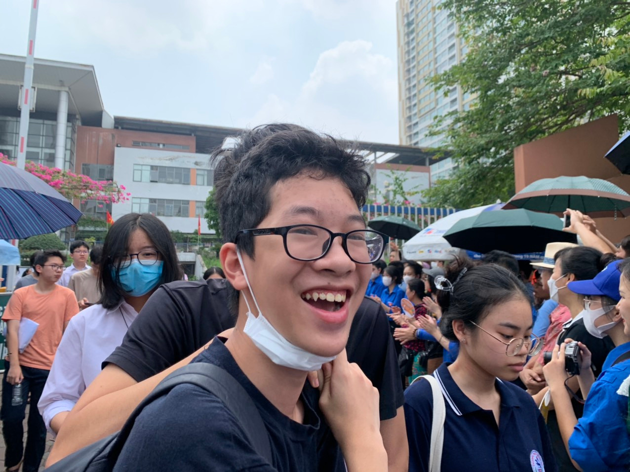 Nhiều thí sinh ra khỏi phòng thi đã tính mình được điểm 9,75 hoặc 10 Nhiều thí sinh ra khỏi phòng thi đã tính mình được điểm 9,75 hoặc 10