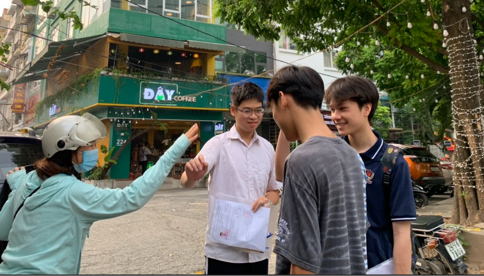 "Nào cùng thi tốt nhé" "Nào cùng thi tốt nhé"