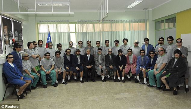 33 thợ mỏ tại một bệnh viện sau khi được giải cứu