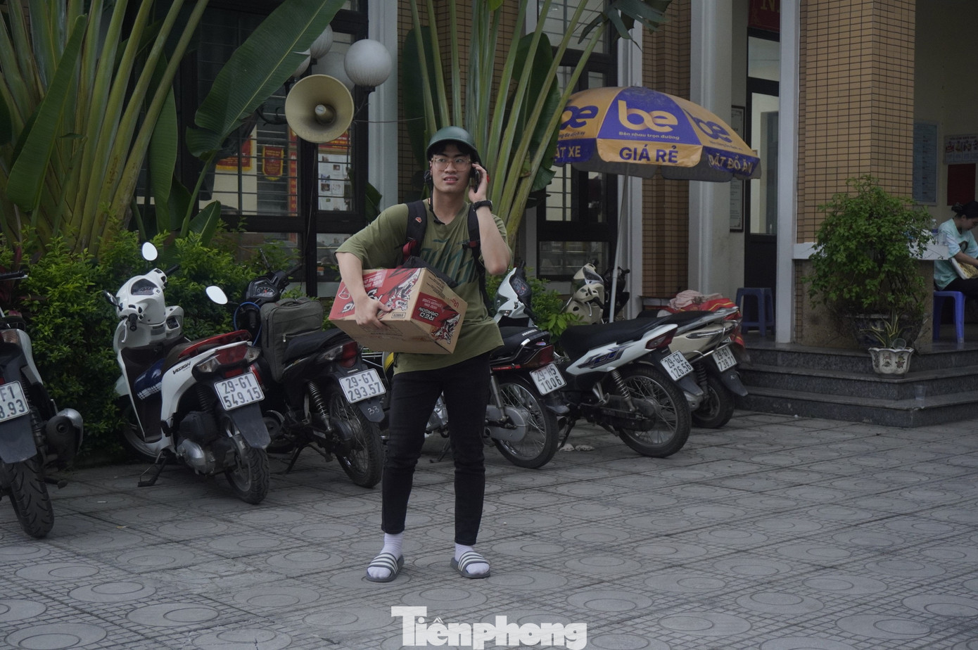 Cũng theo người này, các cư dân trong toà nhà sẽ được bố trí chỗ ở tại nhà văn hoá tổ 16, khu dân cư Bồ Đề, phường Nhân Chính, nếu họ có nhu cầu.