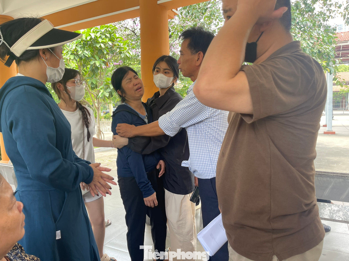 Liên quan đến các nạn nhân vụ cháy, Bí thư Thành ủy, Chủ tịch UBND TP Hà Nội đã chỉ đạo Công an Thành phố phối hợp các đơn vị liên quan khẩn trương điều tra, xác minh, làm rõ nguyên nhân vụ cháy để giải quyết, xử lý nghiêm các sai phạm theo quy định của pháp luật, đồng thời chỉ đạo các sở, ngành liên quan phối hợp quận Cầu Giấy.