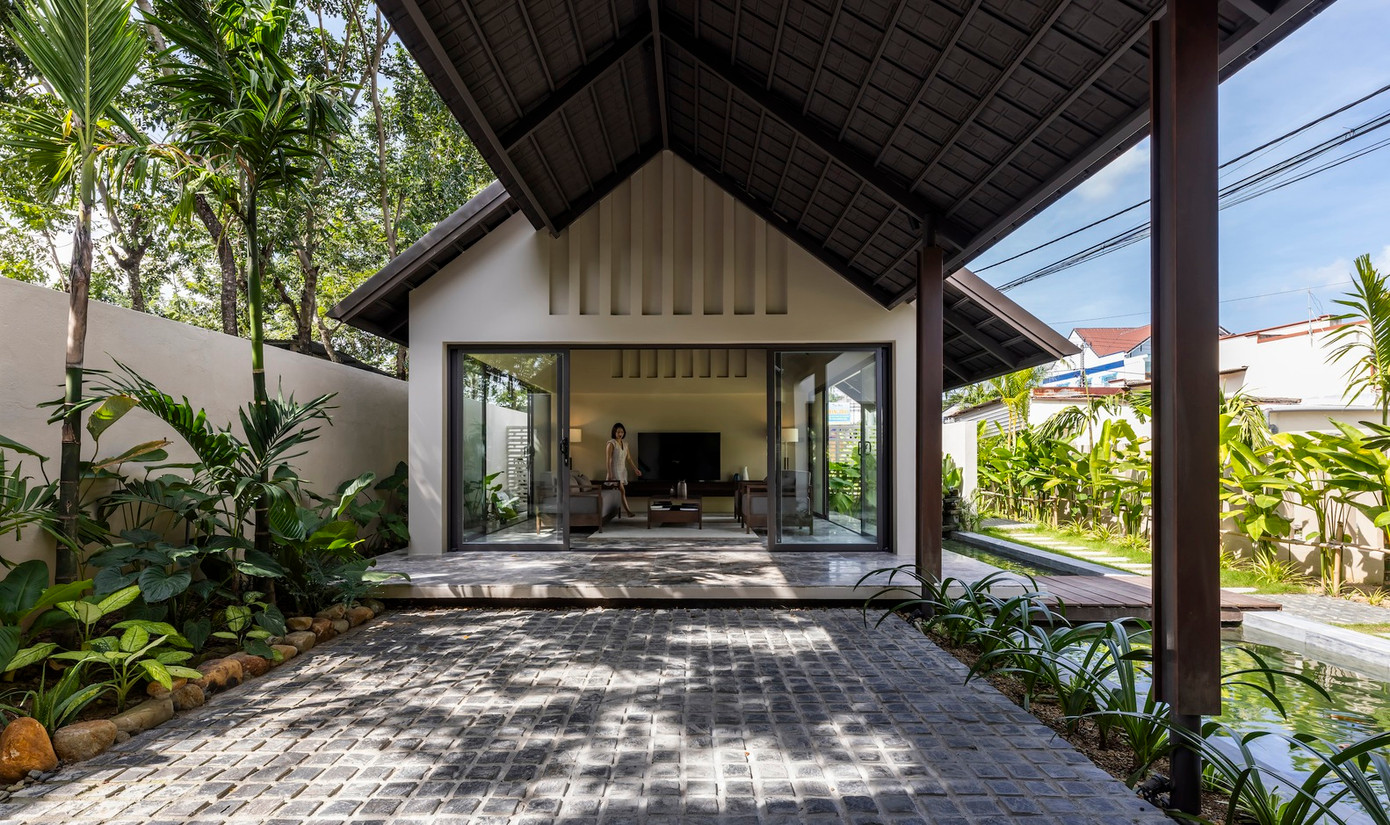 Ngôi nhà mang đến một thông điệp mạnh mẽ về xu hướng “chữa lành tâm hồn" khi xây dựng những nơi nghỉ dưỡng yên tĩnh ở vùng ngoại ô Việt Nam, giúp chủ nhân ngôi nhà có những phút giây thoát khỏi sự hỗn loạn đô thị. Đồng thời, đây là mẫu nhà thúc đẩy tính bền vững thông qua việc sử dụng vật liệu và thiết kế hòa hợp với môi trường xanh mát của tự nhiên.