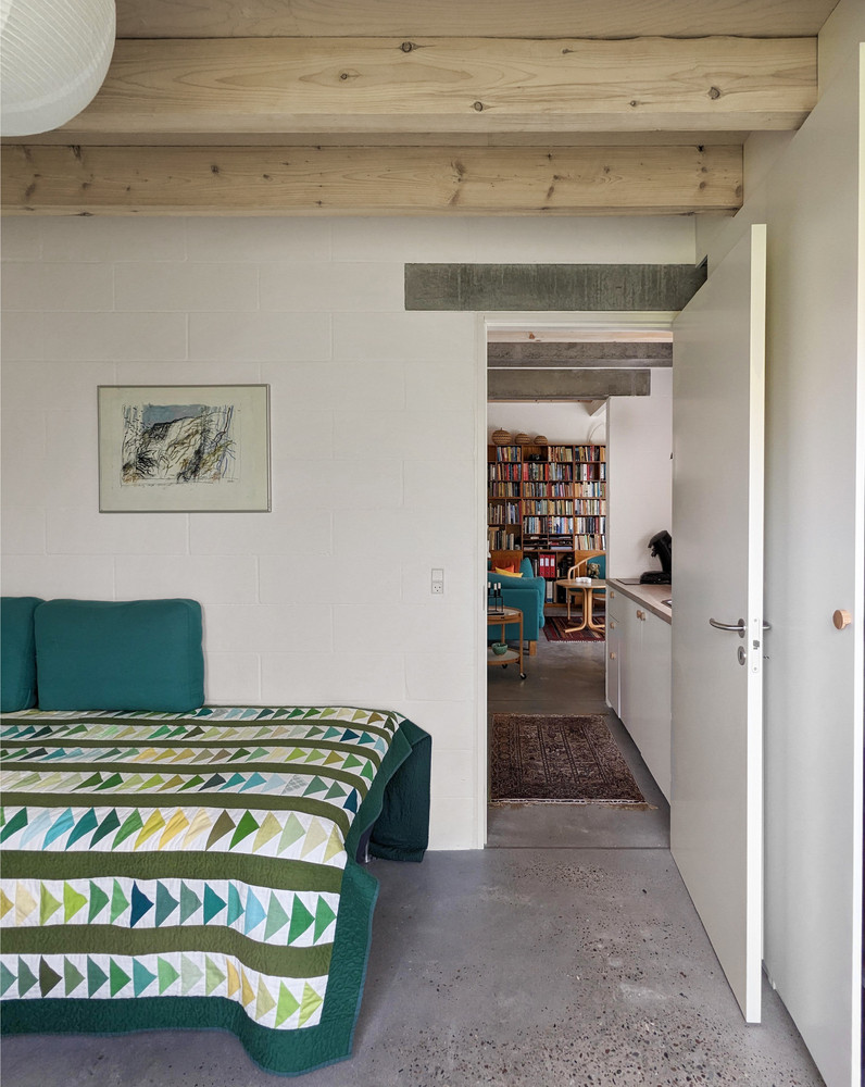 Các thanh xà bằng gỗ được xử lý bằng sáp để chống mối mọt.