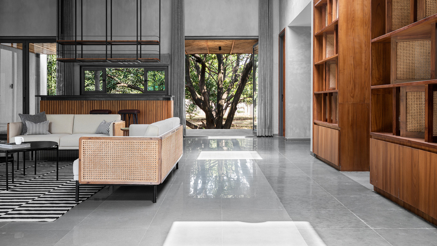 Các không gian chung như phòng khách, phòng ăn, nhà bếp, hồ bơi và phòng xem TV, được ngăn cách bằng các vách ngăn.