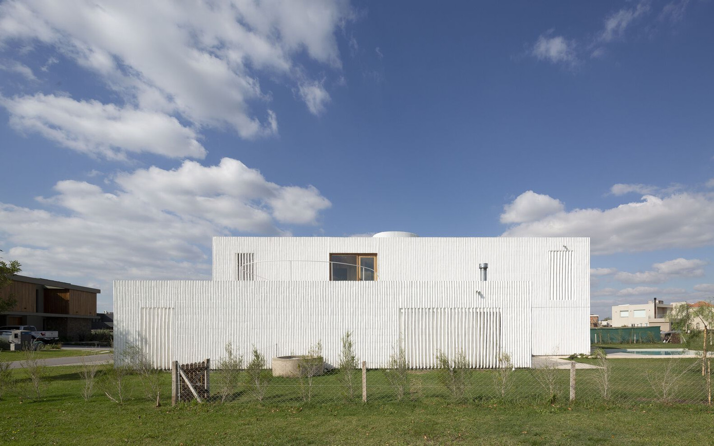 Kiến trúc sư cho rằng đây là một trong những mẫu nhà lí tưởng cho gia đình ít người, với thiết kế đơn giản nhưng sang trọng. Kiến trúc sư cho rằng đây là một trong những mẫu nhà lí tưởng cho gia đình ít người, với thiết kế đơn giản nhưng sang trọng.