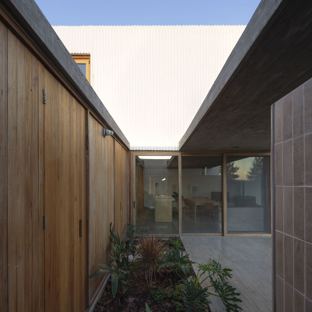 Cây xanh được trồng xen giữa các không gian để mang thiên nhiên đến với con người nhiều hơn. Cây xanh được trồng xen giữa các không gian để mang thiên nhiên đến với con người nhiều hơn.