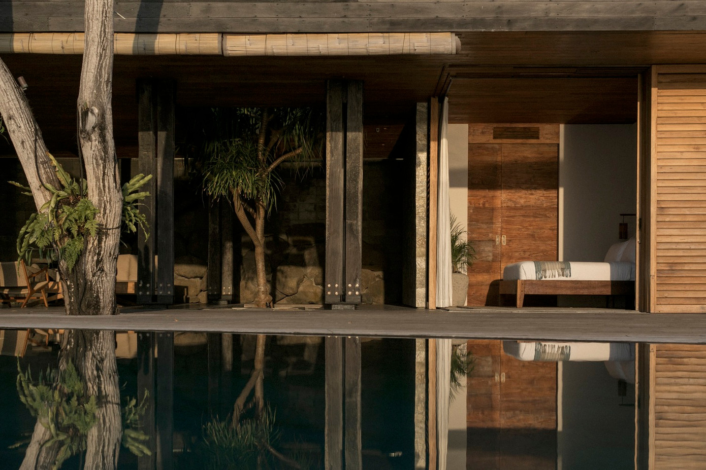 Các phòng ngủ có tầm nhìn ra bể bơi, tạo nên khung cảnh lãng mạn cho người ở. Các phòng ngủ có tầm nhìn ra bể bơi, tạo nên khung cảnh lãng mạn cho người ở.