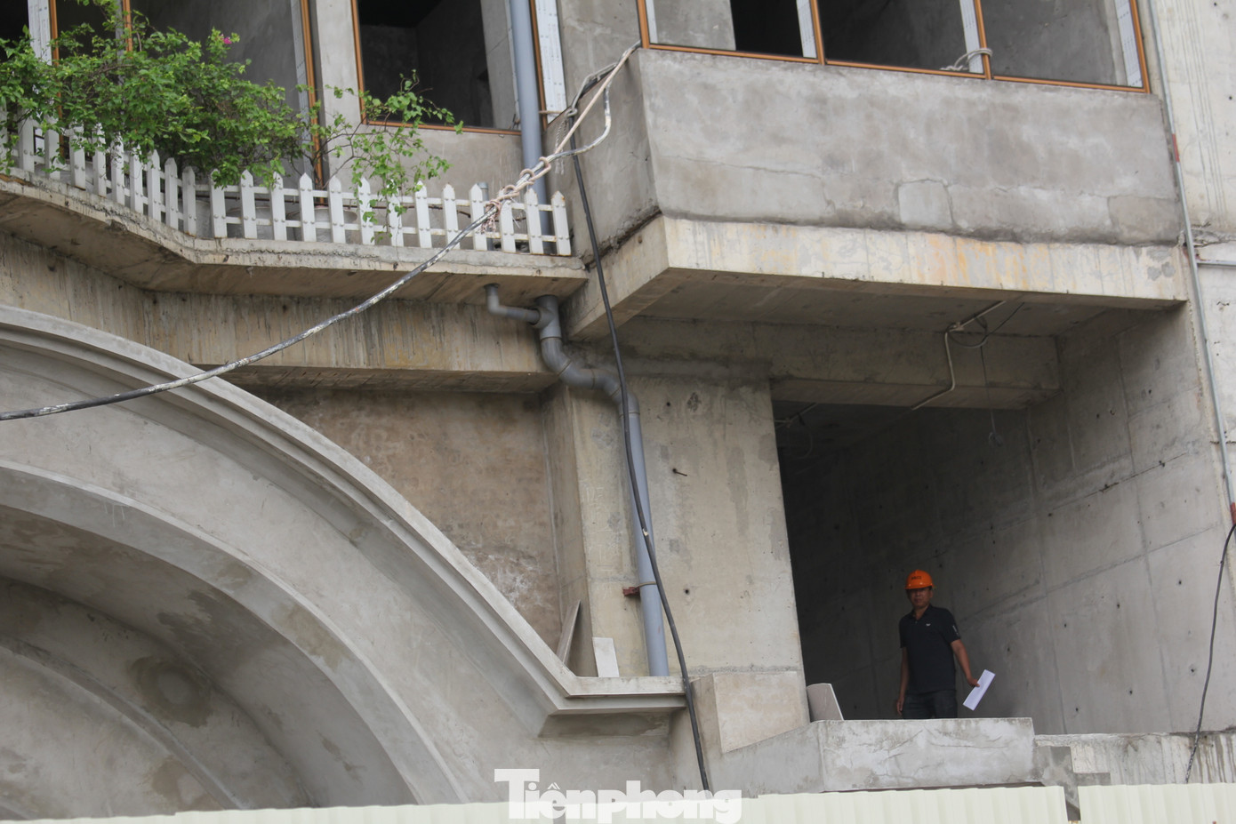 Mới đây, dự án bắt đầu xuất hiện một số công nhân ra vào xem xét các hạng mục của tòa nhà. Tuy nhiên, nhiều người cho rằng việc này chưa nói lên điều gì, bởi trước đó việc này cũng xuất hiện tương tự, nhưng thời gian sau dự án lại "bất động".