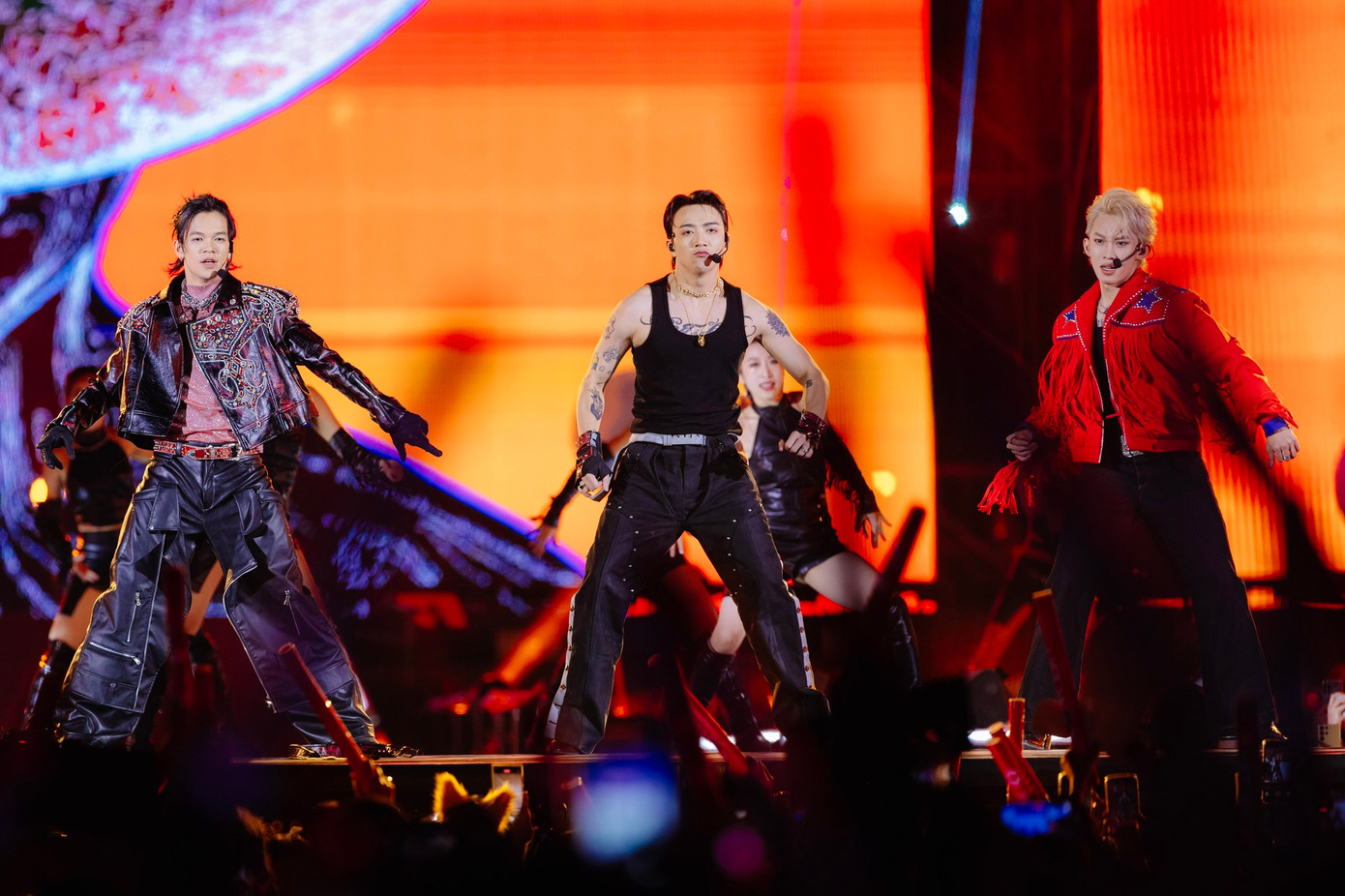 Các concert Anh trai thu hút hàng chục nghìn khán giả mỗi đêm diễn.