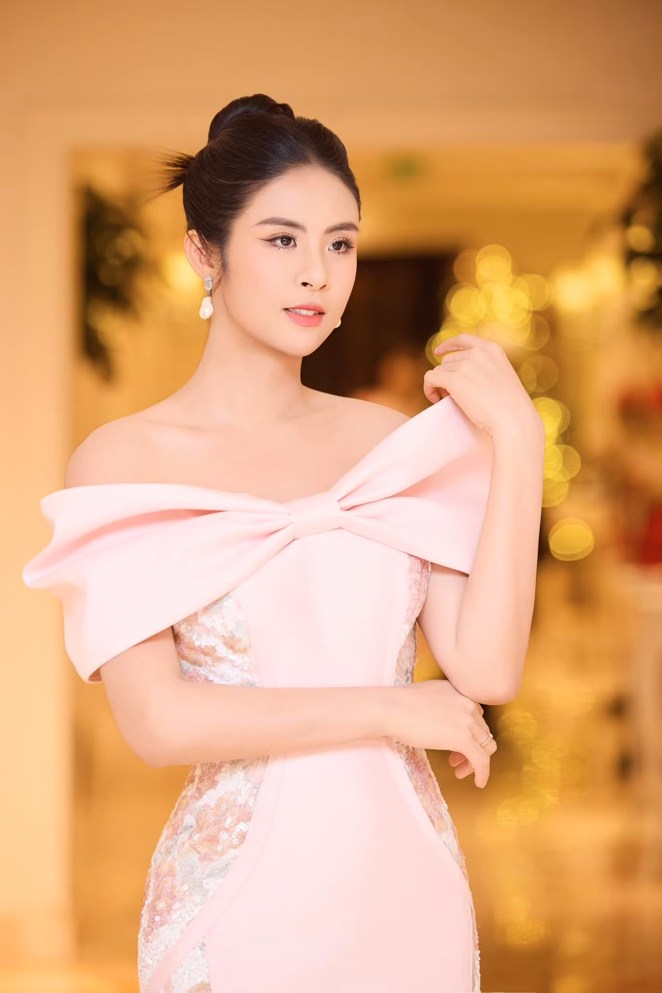 Hoa hậu Ngọc Hân khẳng định cuộc thi Hoa hậu Việt Nam được tổ chức chuyên nghiệp, mới mẻ hơn qua từng năm. Hoa hậu Ngọc Hân khẳng định cuộc thi Hoa hậu Việt Nam được tổ chức chuyên nghiệp, mới mẻ hơn qua từng năm.