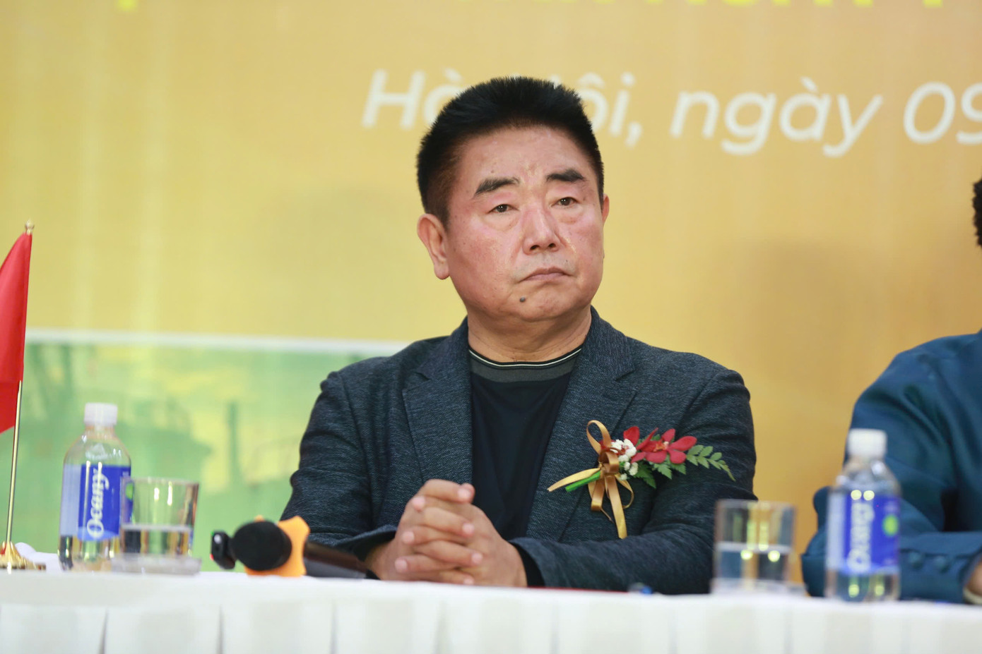 Đạo diễn Đinh Tuấn Vũ (trái) và đạo diễn Hàn Quốc - Yoo Cheol Yong. Đạo diễn Đinh Tuấn Vũ (trái) và đạo diễn Hàn Quốc - Yoo Cheol Yong.