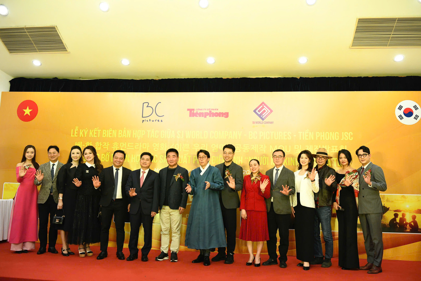 Nhiều nghệ sĩ, đạo diễn Việt Nam và Hàn Quốc cùng tham dự buổi lễ công bố dự án phim My beautiful mom – Người mẹ xinh đẹp của tôi. Nhiều nghệ sĩ, đạo diễn Việt Nam và Hàn Quốc cùng tham dự buổi lễ công bố dự án phim My beautiful mom – Người mẹ xinh đẹp của tôi.