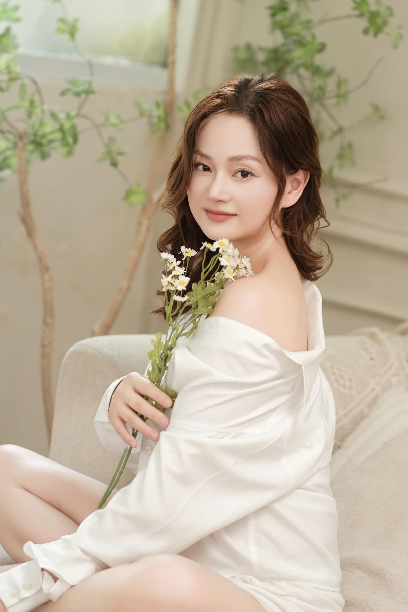 Sau 8 tháng sinh con thứ hai, Lan Phương giảm khoảng 20 kg. Sau 8 tháng sinh con thứ hai, Lan Phương giảm khoảng 20 kg.