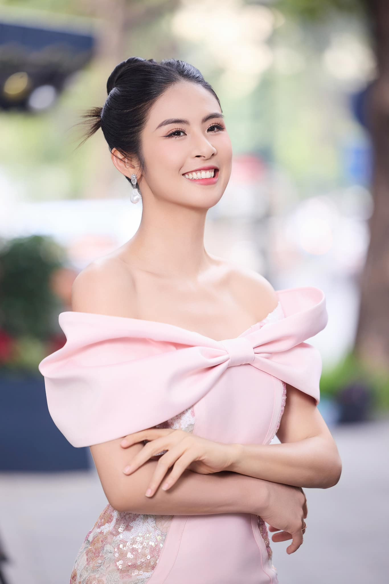 “Cuộc thi ngày càng đến gần với các bạn trẻ. Hy vọng Hoa hậu Việt Nam 2024 thu hút nhiều thí sinh tài năng, duyên dáng và tìm ra cô gái xứng đáng, phù hợp tiêu chí của cuộc thi cho ngôi vị cao nhất”, Hoa hậu Ngọc Hân bày tỏ.