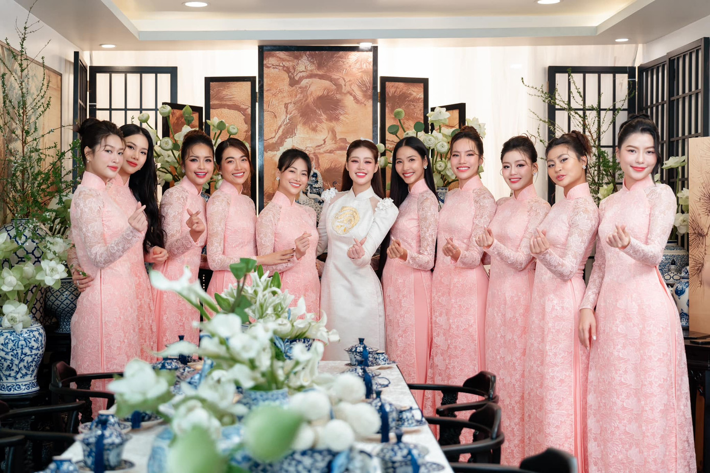 Khánh Vân từng chia sẻ cô không quan trọng việc bạn đời sẽ kiếm được thu nhập cao hay thấp mà quan trọng là tình cảm. Điều cô cần ở đối phương là trách nhiệm và tình yêu thương gia đình.