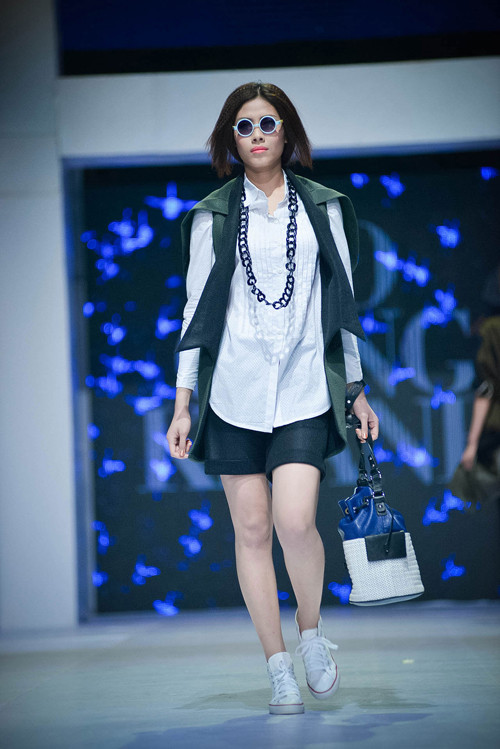 Người đẹp biển Nguyễn Thị Loan