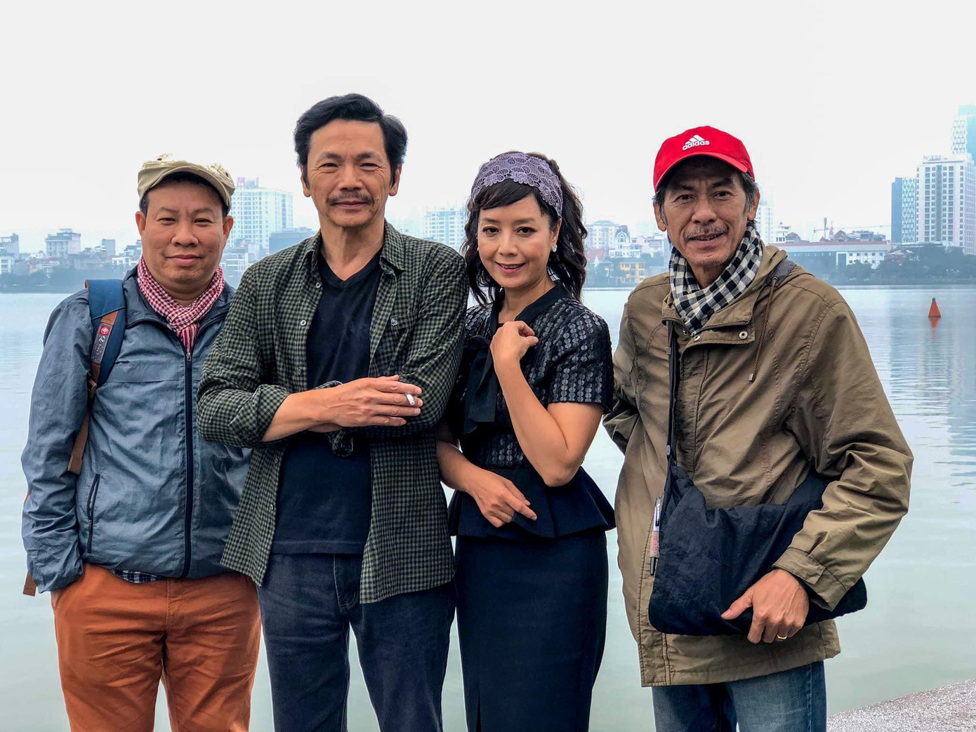 Chiều Xuân và đồng nghiệp trong phim "Mặt nạ hạnh phúc" Chiều Xuân và đồng nghiệp trong phim "Mặt nạ hạnh phúc"