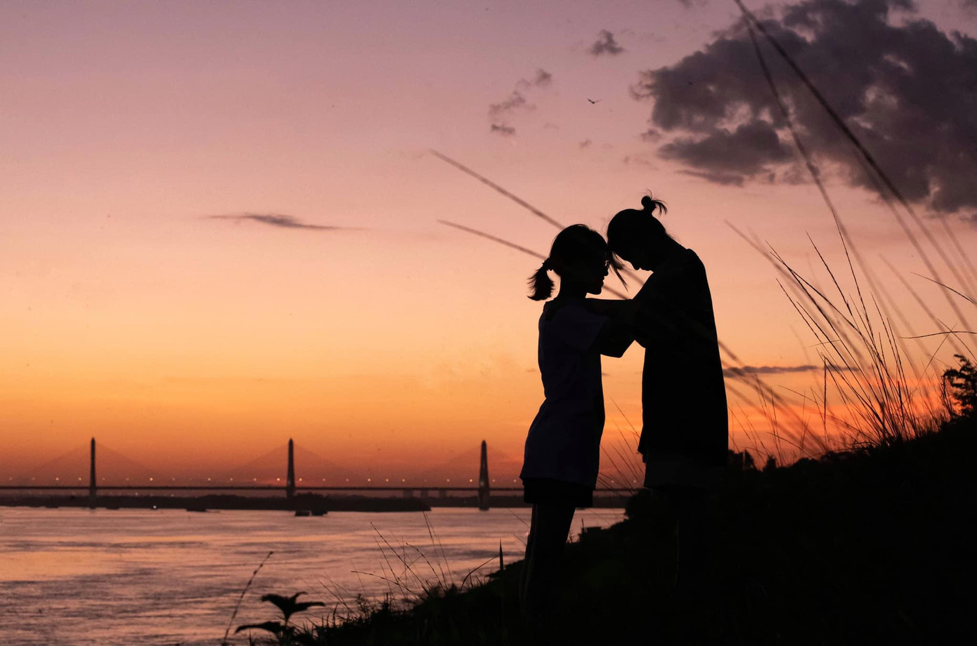 "Hoàng hôn không cô đơn" của Chiều Xuân "Hoàng hôn không cô đơn" của Chiều Xuân