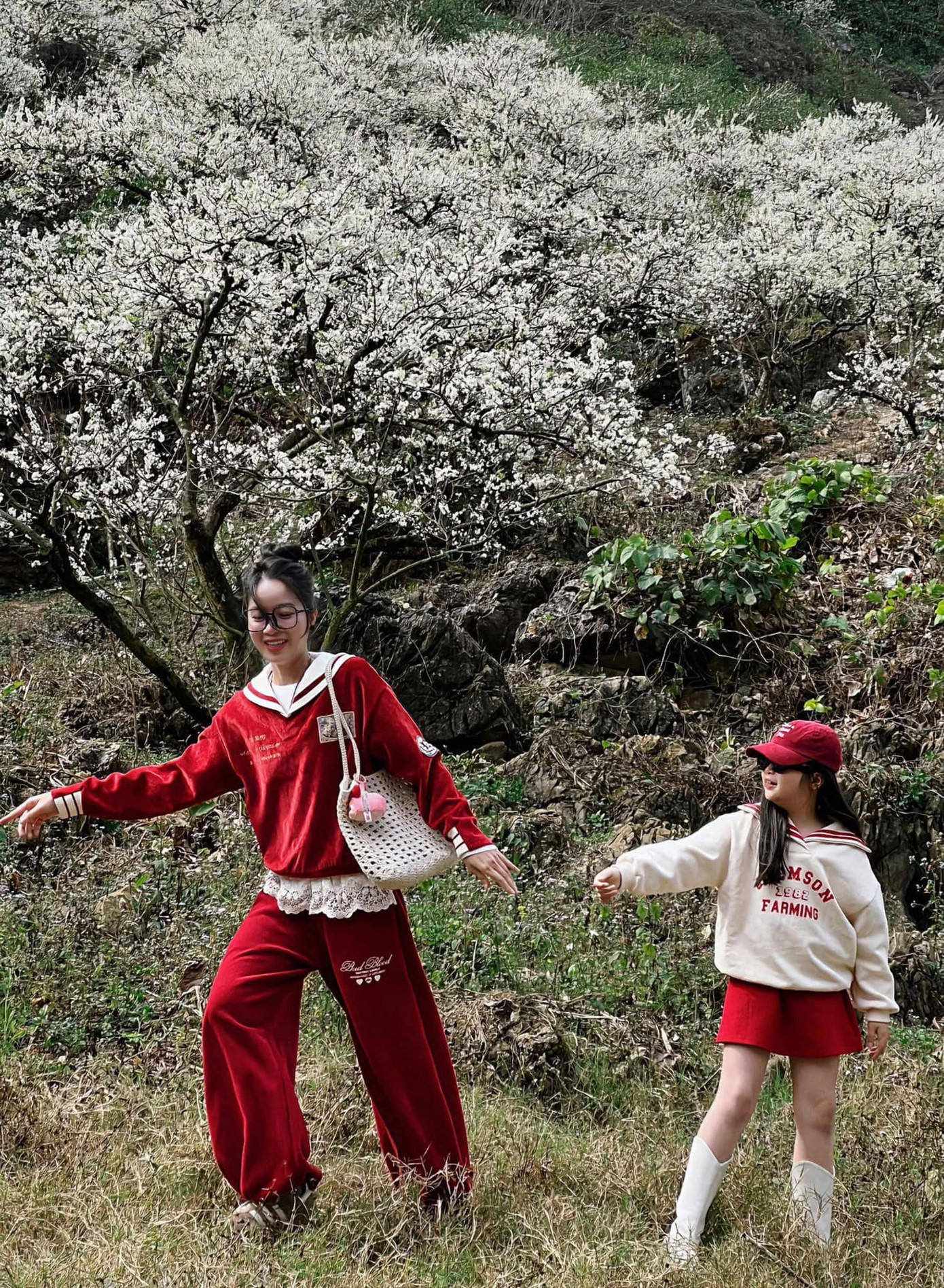 Các bạn trẻ "lên đồ" check-in. Ảnh: Phạm Thu Hồng Các bạn trẻ "lên đồ" check-in. Ảnh: Phạm Thu Hồng