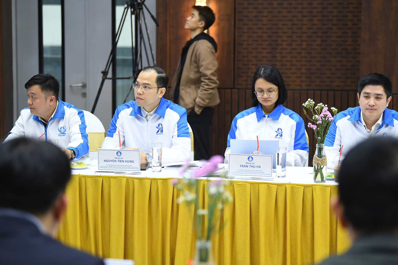 Các đại biểu tham dự hội nghị.