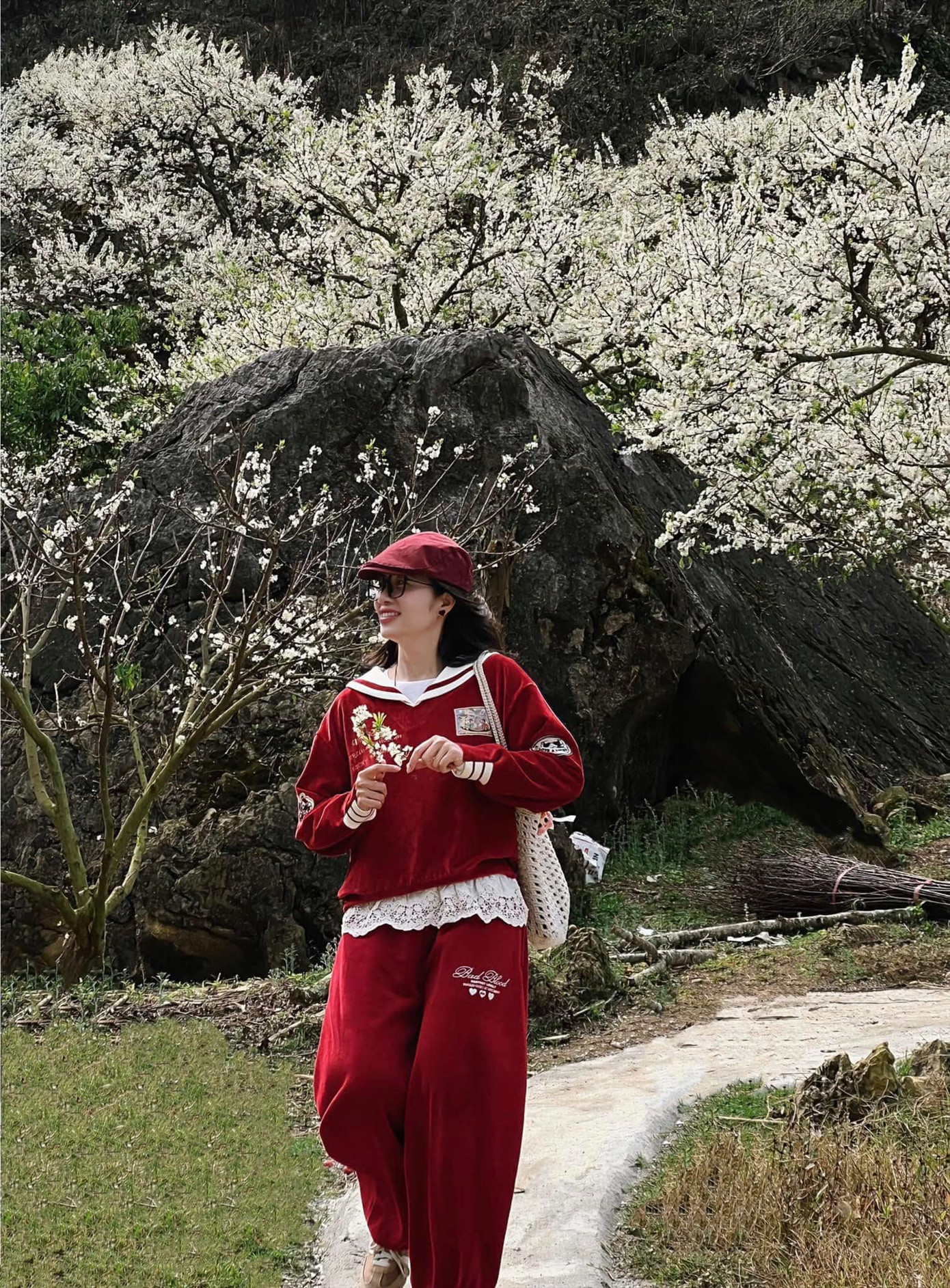 Các bạn trẻ "lên đồ" check-in. Ảnh: Phạm Thu Hồng Các bạn trẻ "lên đồ" check-in. Ảnh: Phạm Thu Hồng