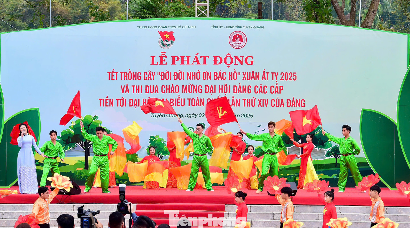 Các tiết mục văn nghệ mở màn Lễ phát động. Ảnh: Xuân Tùng Các tiết mục văn nghệ mở màn Lễ phát động. Ảnh: Xuân Tùng