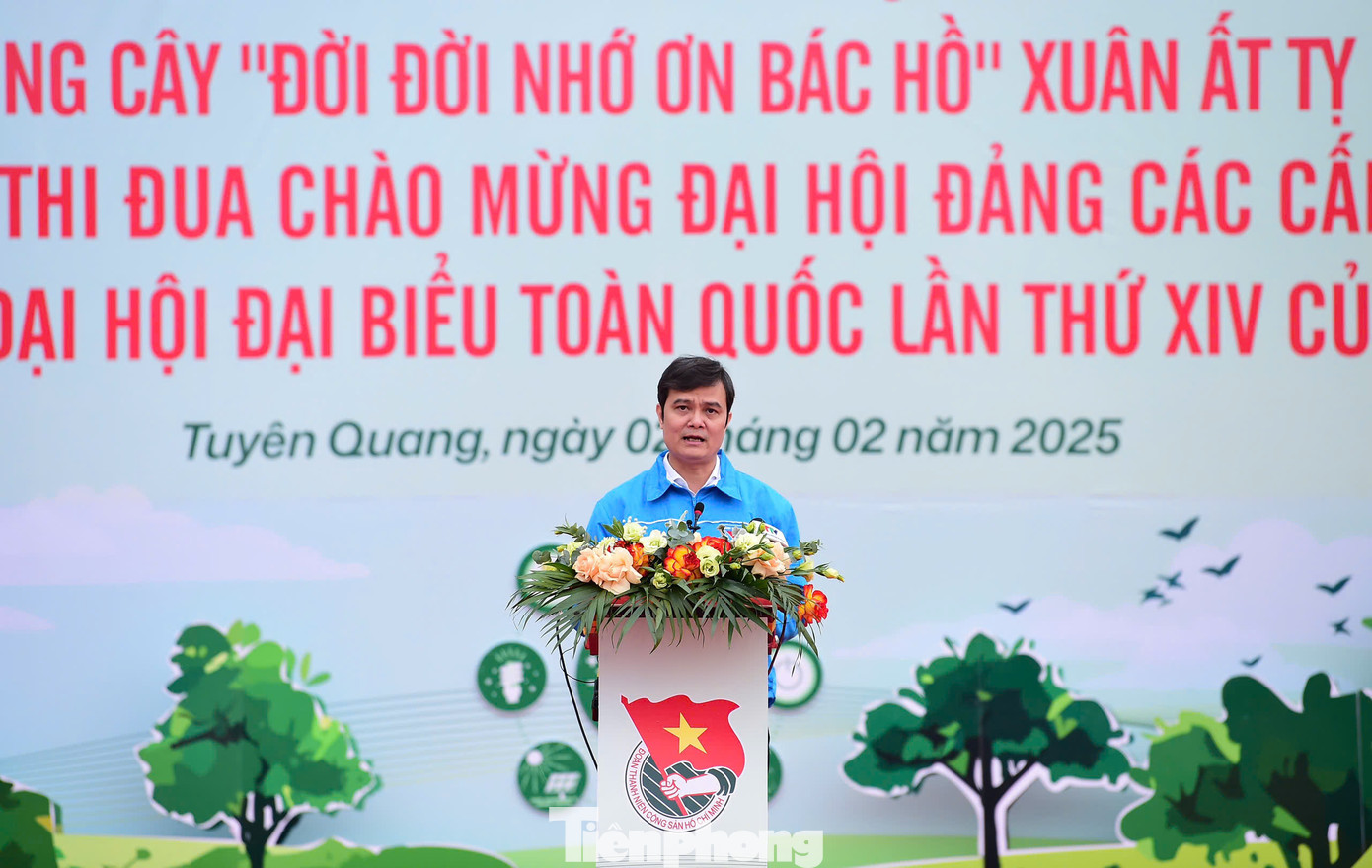 Anh Bùi Quang Huy - Ủy viên dự khuyết T.Ư Đảng, Bí thư thứ nhất T.Ư Đoàn phát biểu tại chương trình. Anh Bùi Quang Huy - Ủy viên dự khuyết T.Ư Đảng, Bí thư thứ nhất T.Ư Đoàn phát biểu tại chương trình.