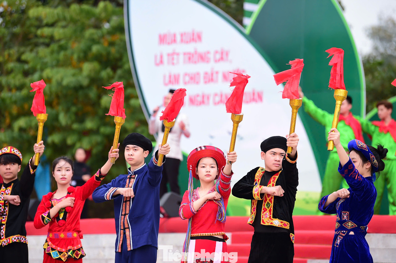 Các tiết mục văn nghệ mở màn Lễ phát động. Ảnh: Xuân Tùng Các tiết mục văn nghệ mở màn Lễ phát động. Ảnh: Xuân Tùng