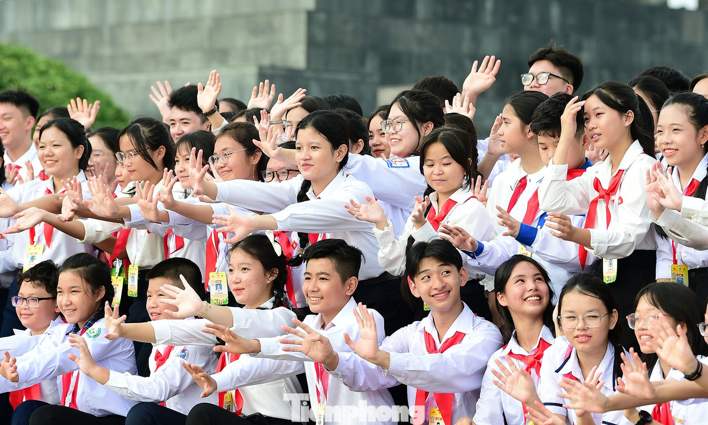 Ngày hội “Thiếu nhi vui khỏe - Tiến bước lên Đoàn” sẽ được tổ chức đồng loạt vào tiết sinh hoạt dưới cờ lúc 7h30 ngày 24/3/2025 (Thứ hai). Trong ảnh, các đại biểu thiếu nhi tiêu biểu tham gia Phiên họp giả định "Quốc hội trẻ em" năm 2024. Ảnh: Xuân Tùng Ngày hội “Thiếu nhi vui khỏe - Tiến bước lên Đoàn” sẽ được tổ chức đồng loạt vào tiết sinh hoạt dưới cờ lúc 7h30 ngày 24/3/2025 (Thứ hai). Trong ảnh, các đại biểu thiếu nhi tiêu biểu tham gia Phiên họp giả định "Quốc hội trẻ em" năm 2024. Ảnh: Xuân Tùng