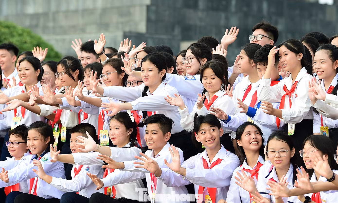 Ngày hội “Thiếu nhi vui khỏe - Tiến bước lên Đoàn” sẽ được tổ chức đồng loạt vào tiết sinh hoạt dưới cờ lúc 7h30 ngày 24/3/2025 (Thứ hai). Trong ảnh, các đại biểu thiếu nhi tiêu biểu tham gia Phiên họp giả định "Quốc hội trẻ em" năm 2024. Ảnh: Xuân Tùng