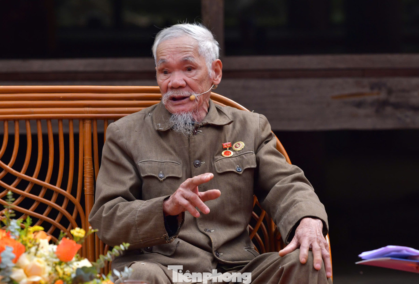 Bác Hoàng Ngọc - nhân chứng sống cuối cùng tại Tân Trào đã từng được gặp Bác Hồ và chứng kiến khí thế hào hùng của những ngày Tổng khởi nghĩa chia sẻ tại chương trình. Bác Hoàng Ngọc - nhân chứng sống cuối cùng tại Tân Trào đã từng được gặp Bác Hồ và chứng kiến khí thế hào hùng của những ngày Tổng khởi nghĩa chia sẻ tại chương trình.